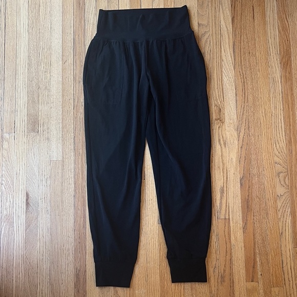 Athleta Pants - Athleta Salutation Black PowerVita Jogger